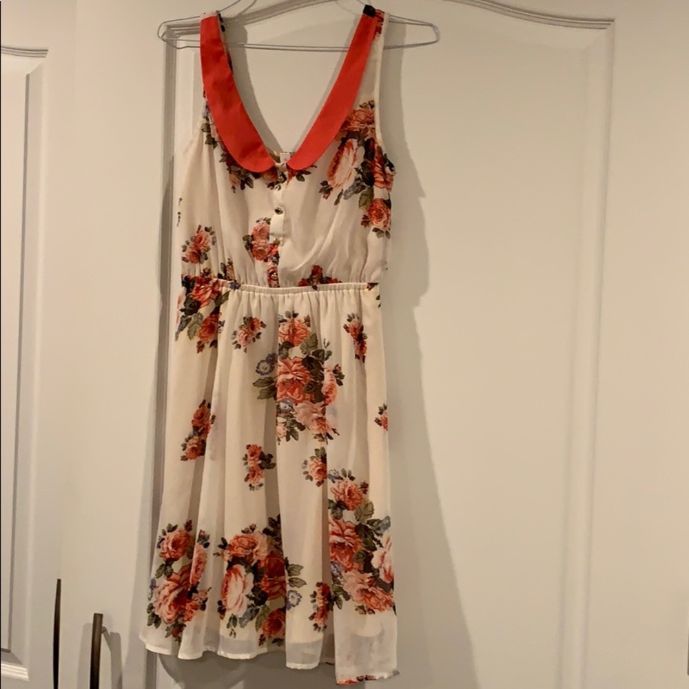 Spring dress - Picture 2 of 5